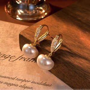 Elegant pearl earrings